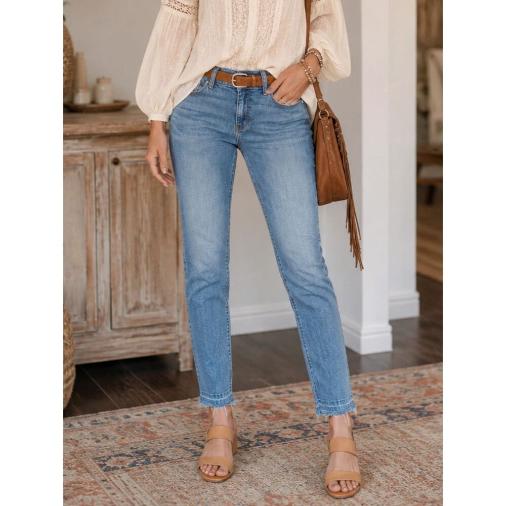 White House Black Market Slim Jeans 6R Raw Hem Stretch Light-Med Wash